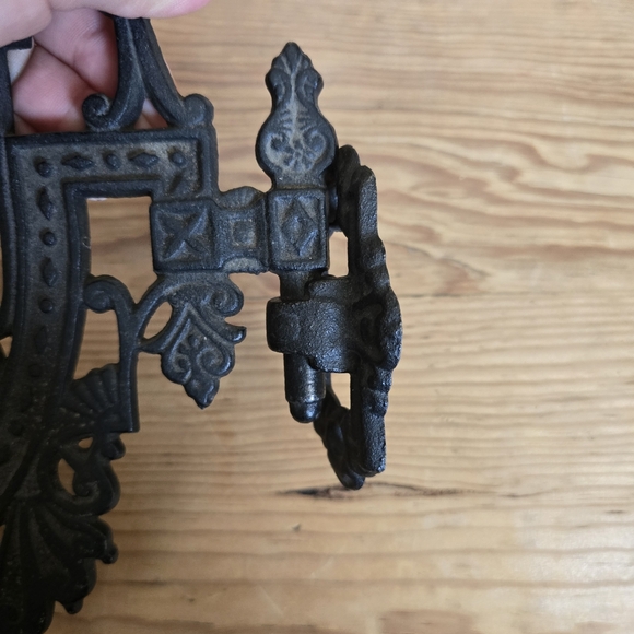 Vintage Cast Iron Oil Lamp Holder Arm - Picture 9 of 10